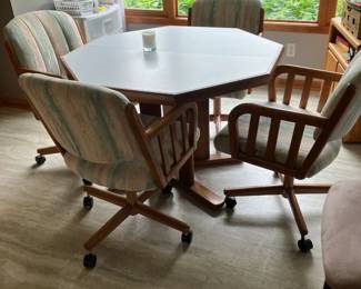 Kitchen table w one leaf and 4 chairs