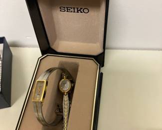 Ladies' watches