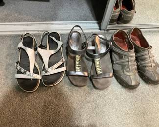 Women's shoes, size 10
