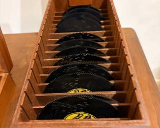 Metal Discs Play in the THORENS Music Box