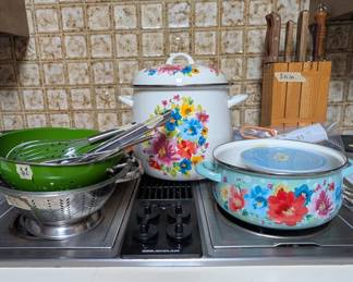 Pioneer woman stock pot