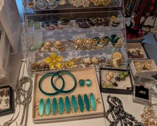 Vintage clip on earrings 