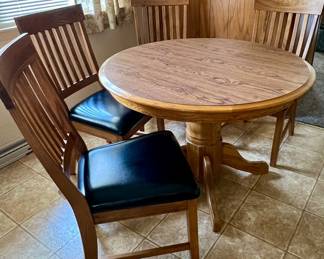 oak dining room table, 4 chairs and one leaf