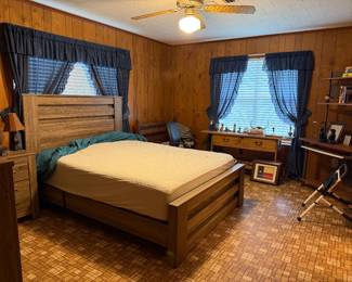 Queen size bedroom furniture set