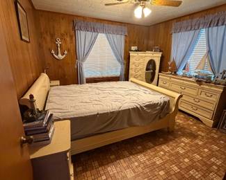 Queen size bedroom furniture set