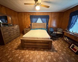 Queen size bedroom furniture set