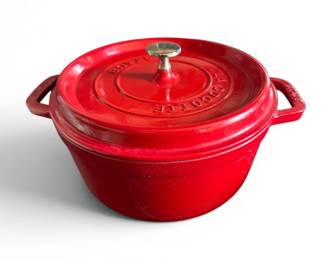 109 StaubRedCastIronDutchOvenwLidLaCocotteGreatCondition