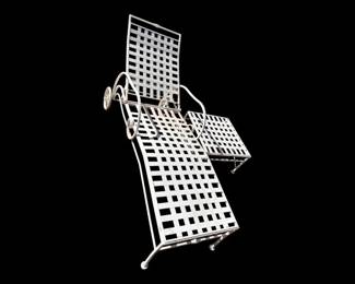 57 WoodardWhiteMetalChaiseLoungewMatchingSideTable
