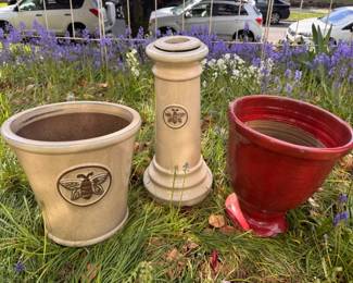 112 3GardenPlantersBirdBathBaseCeramicPotswBeeMotif