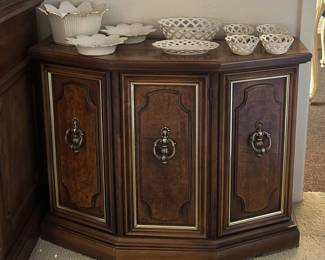 3 sided cabinet with lenox
