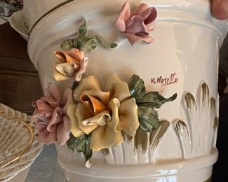 Several pieces of Capodimonte