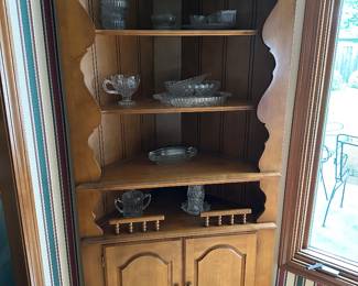 Corner cabinet