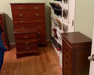 Ladies shoes, standing jewelry box