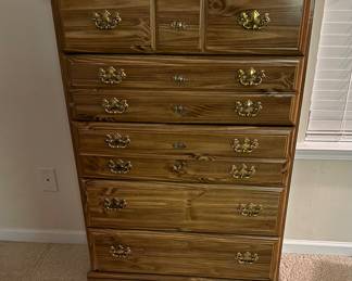 Chest of drawers w/matching nightstand