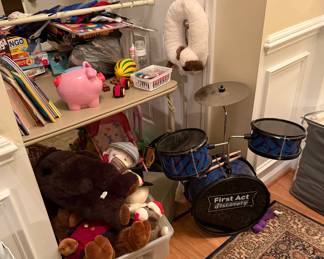 Children’s books, toys and car seat