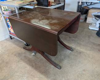 Drop leaf table with 4 chairs 