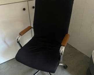 Lot 41: Office Chair 