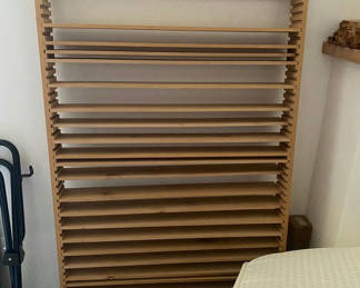 Lot 15: Trinket Shelf