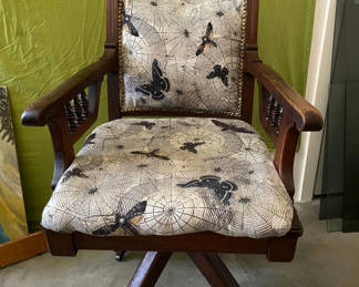 Lot 60: 1920's Chair 