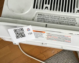 Lot 159: White window air conditioner 16 x 12