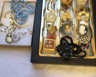 Lot 133: Assorted costume jewelry collection