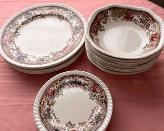 Lot 35: Devonshire dinnerware set with plates and bowls