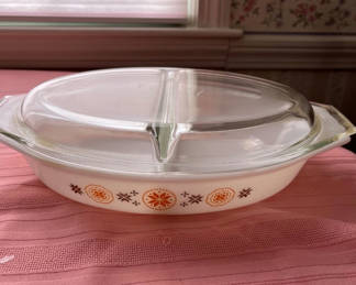 Lot 36: PYREX Glass casserole with Lid & 1 Glasbake casserole no lid
