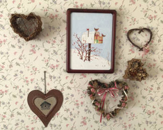 Lot 3: Winter mailbox painting with heart-themed wall decor