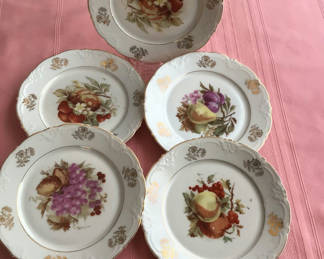 Lot 14: Porcelain fruit-design plates with gold trim
