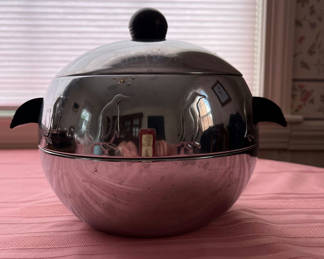 Lot 37: Westbend hot/cold server