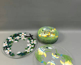 Lot 31: Vintage Signed Sydenstricker Fused Glass Plates 