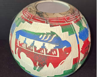 Lot 27: Assorted vintage decor and accessories