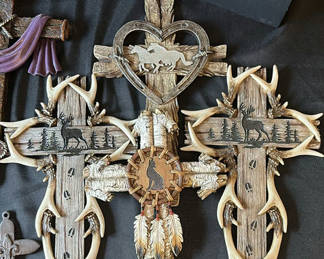 Lot 8: Assorted decorative crosses and crucifixes