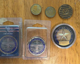 Lot 258: Assorted commemorative coins and medallions