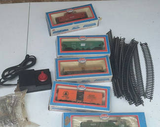 Lot 226: Model Power HO Scale Model Railroad Cars, Track, and Accessories