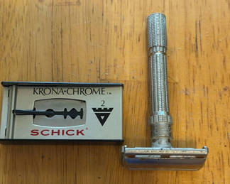Lot 267: Schick Krona-Chrome safety razor with blade box