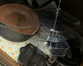 Lot 249: Cast iron cookware collection (dutch oven, segmented skillet, and ribbed grill pans)