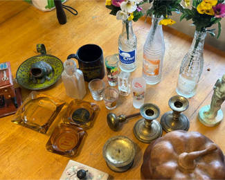 Lot 134: Assorted vintage glass, décor, and a miniature sewing machine