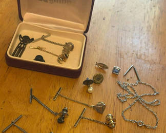 Lot 263: Assorted cufflinks, tie bars and jewelry pieces in a Lyntone box