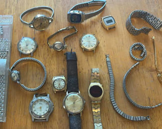Lot 272: Assorted vintage watches and metal jewelry