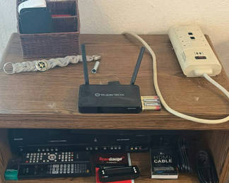 Lot 286: Vintage home entertainment system with VCR, DVD/CD changer, and accessories