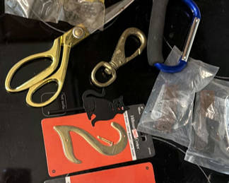 Lot 141: Assorted hardware items including brass hooks and carabiner