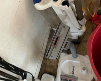 Lot 139: Shark vacuum cleaners and cleaning equipment