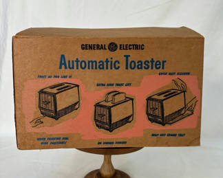 Lot 115: 1958 GE General Electric Automatic Toaster