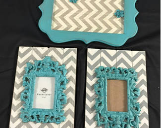 Lot 26: Hobby Lobby Chevron Pattern Decorative Frames Set
