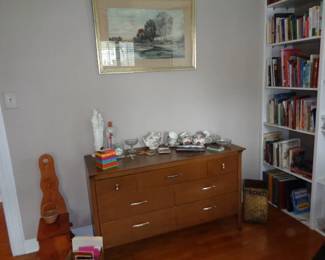 Foster Dr. Drexel Profile Dresser