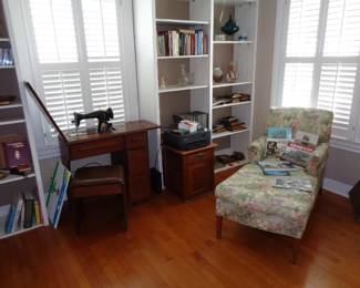 Foster Dr. Singer Machine in Cabinet w/bench