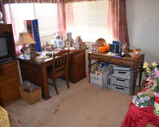 UPSTAIRS Corner Bedroom Overview
