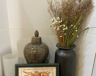 Awesome Lamp, Big Beautiful Vases And Frame