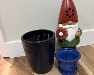 Gnome and pots